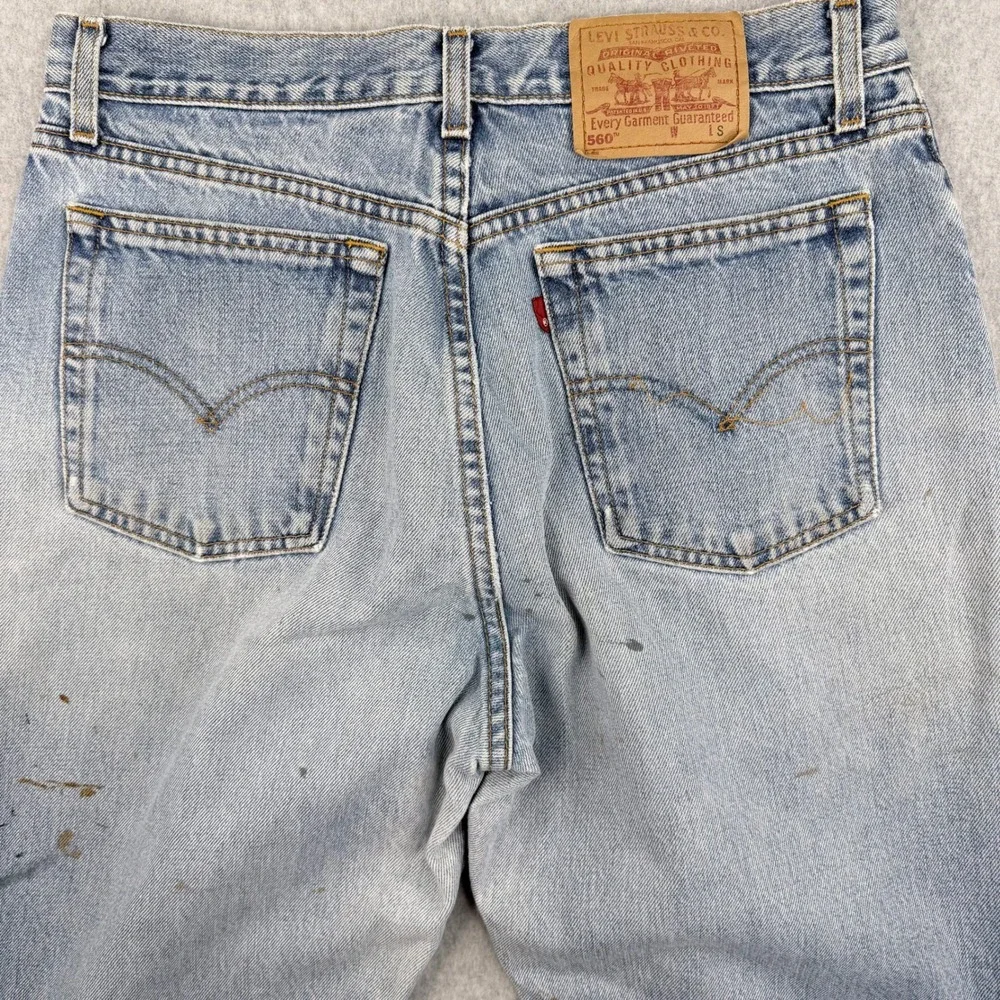 Vintage Levis 560 Loose Fit Straight Leg Jeans Light Wash Thrashed Paint 29x27.5
